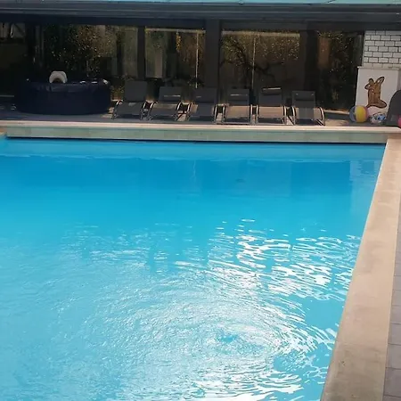 Grande Piscine Couverte Willa *