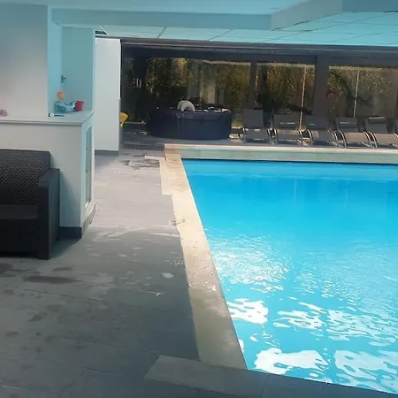 Grande Piscine Couverte * Santeny
