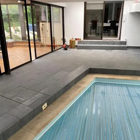 Grande Piscine Couverte Willa *